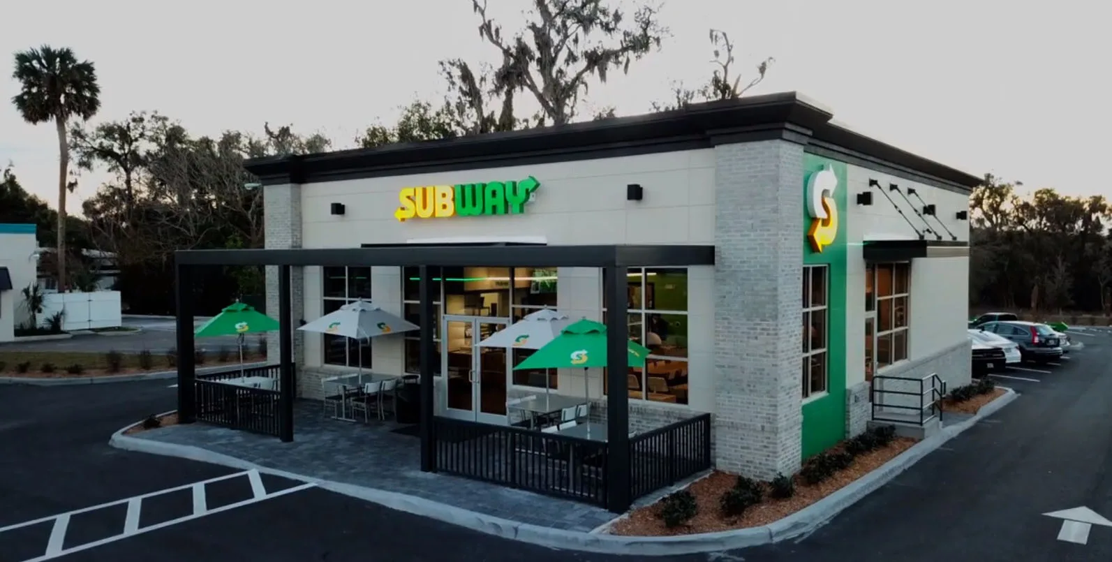 Exterior of the DeLand Subway restaurant built to the Fresh Forward design