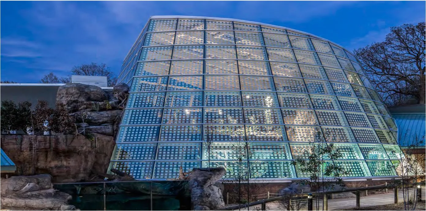 Glass-clad retail and entertainment building at ONE DAYTONA